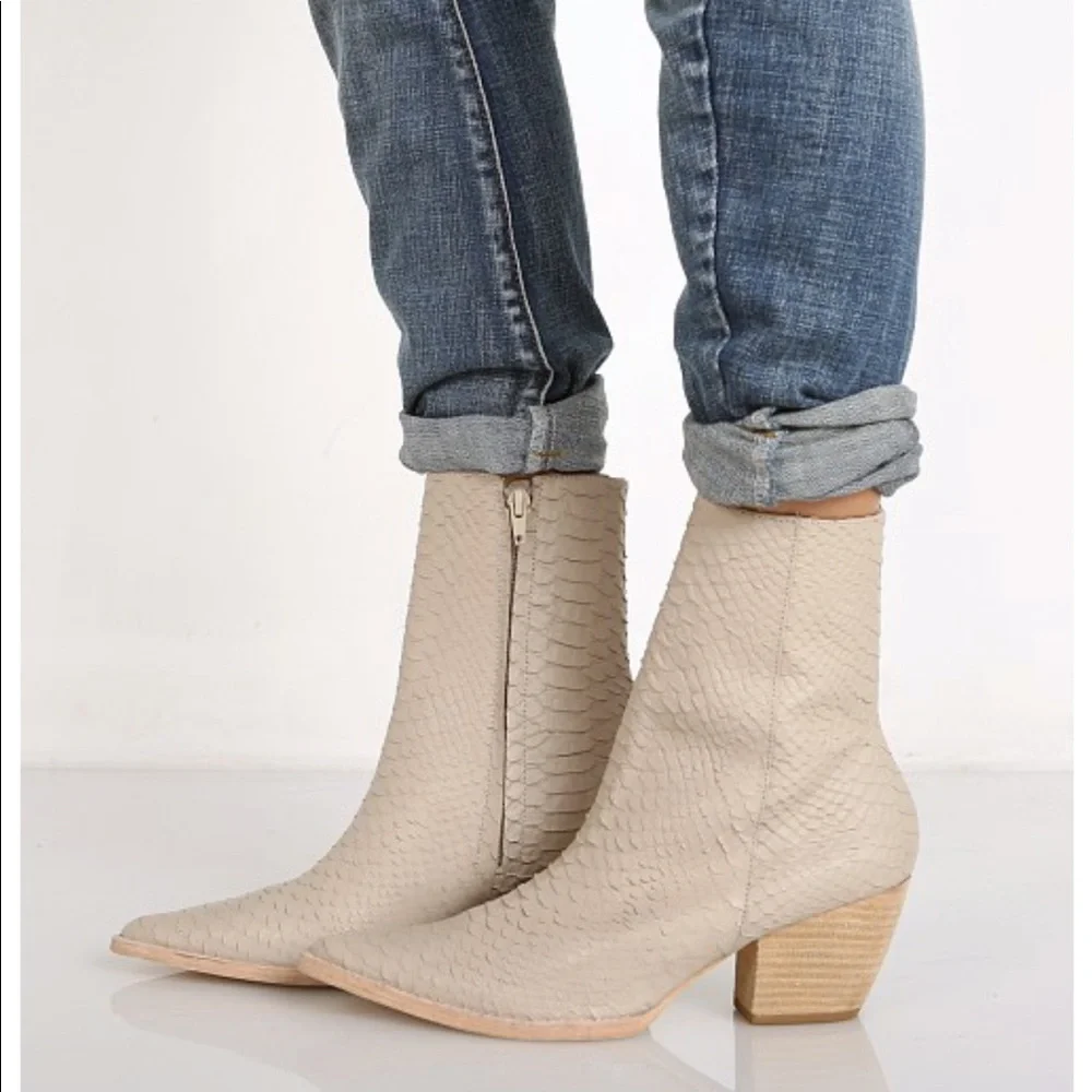 Matisse Cady Ivory Snake Bootie Size 9 worn once - Picture 3 of 7